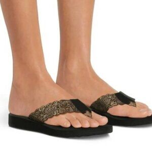 Time and Tru Women's Lifestyle Flip Flop Flat Sandals